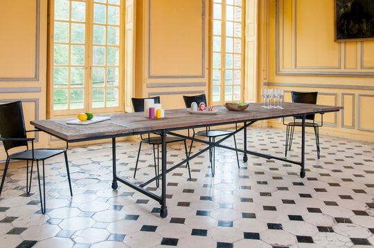 Table repas bois métal : élégante, robuste, originale.